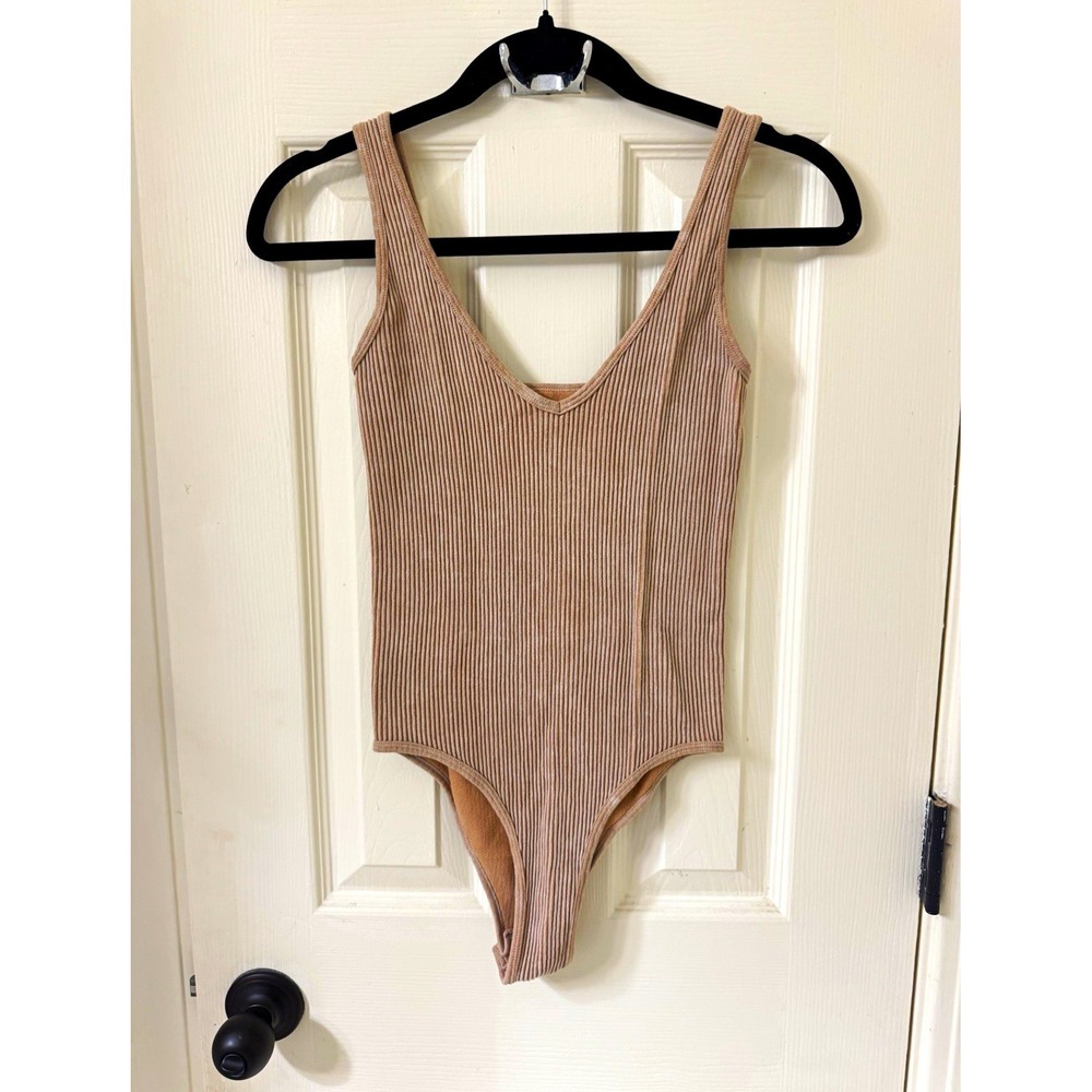 AURA Women's Beige One-Piece Stretch Solid Bodysuit Size S/M